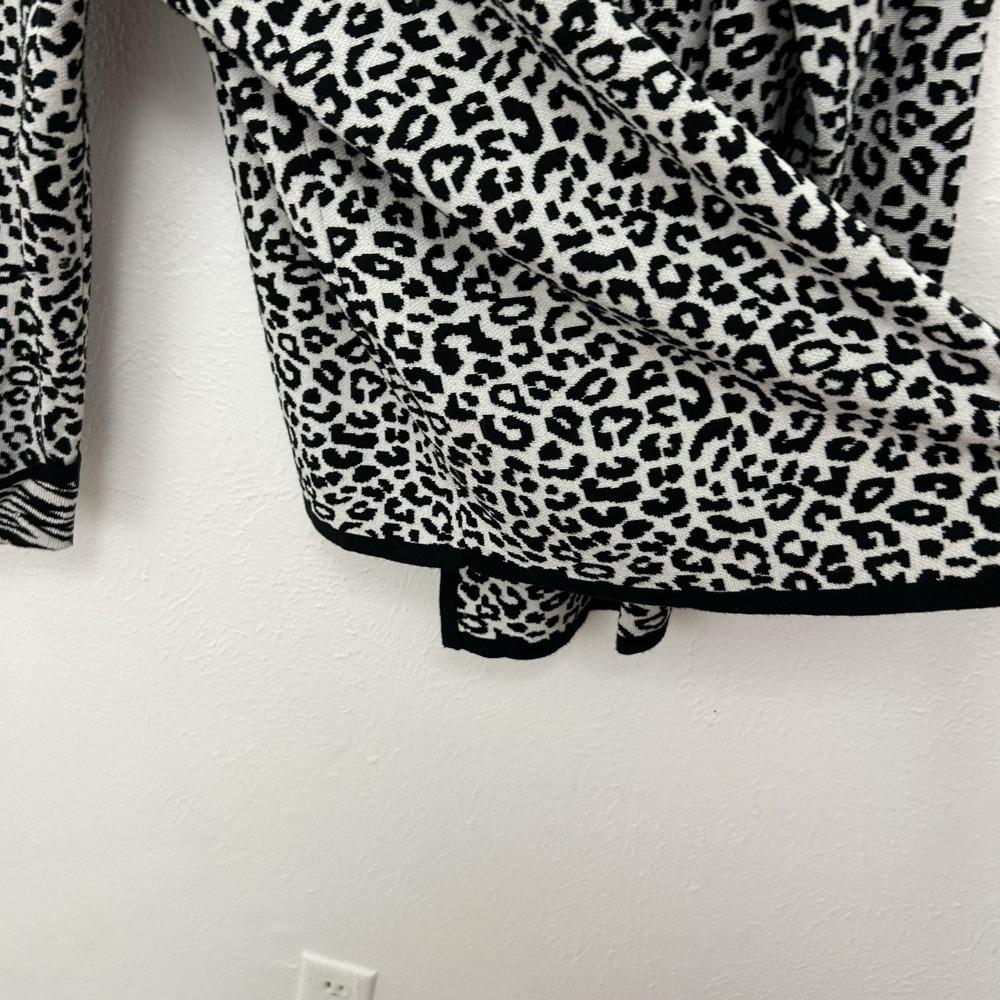Chico's Black White Open Front Cheetah Print Sweater Blazer Cardigan Size 3 (XL) - Picture 6 of 11